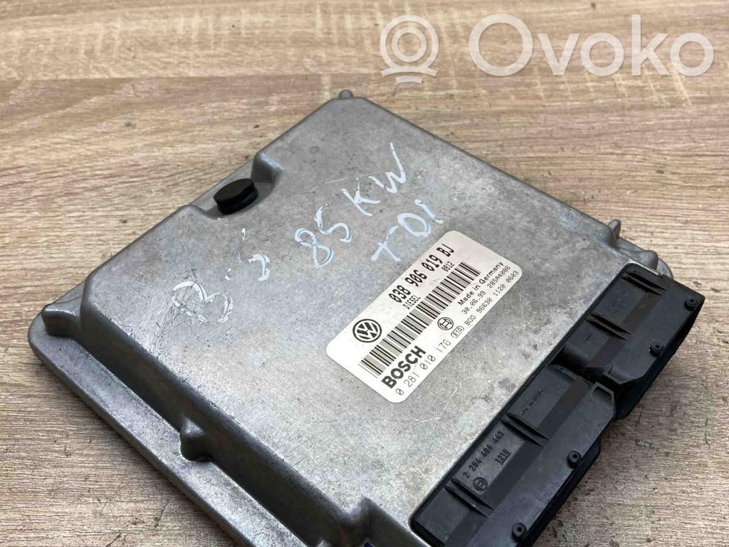 Volkswagen PASSAT B5 Unitate control motor/modul ECU 