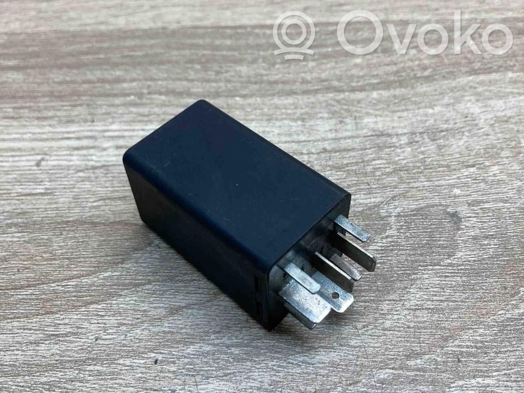 Audi A6 S6 C4 4A Muu rele 