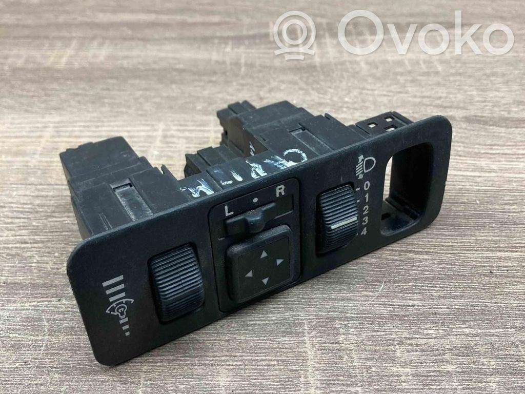 Mitsubishi Carisma Przycisk regulacji lusterek bocznych 