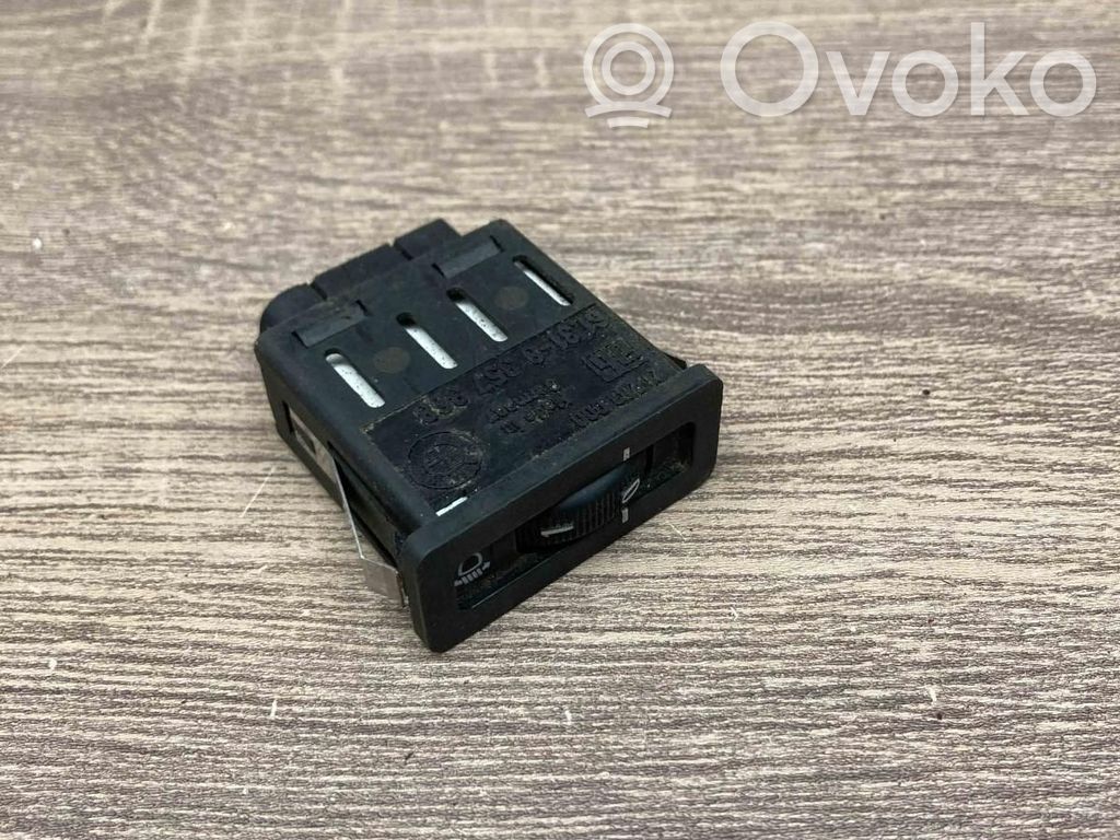 Light switch   8357368