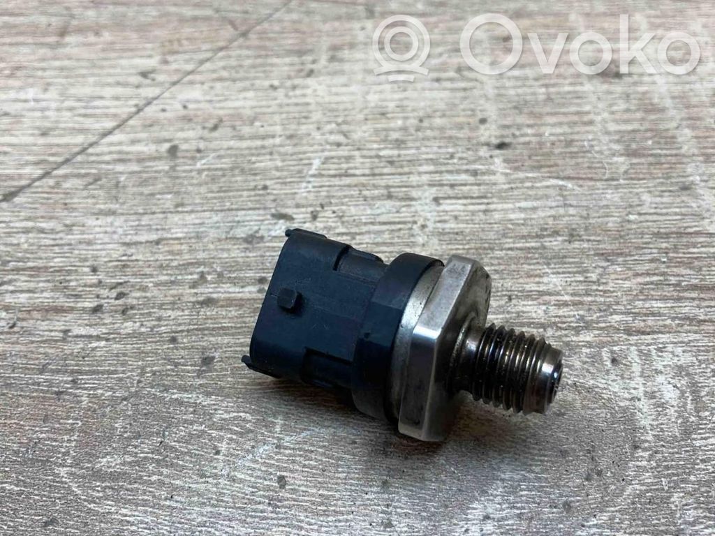 BMW 5 E39 Fuel pressure sensor 