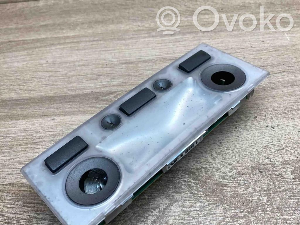 Etuistuimen valo   6962054