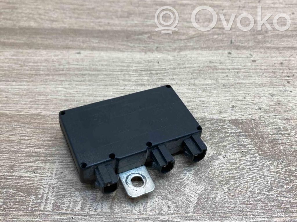 Pystyantennivahvistin   8380944,USED