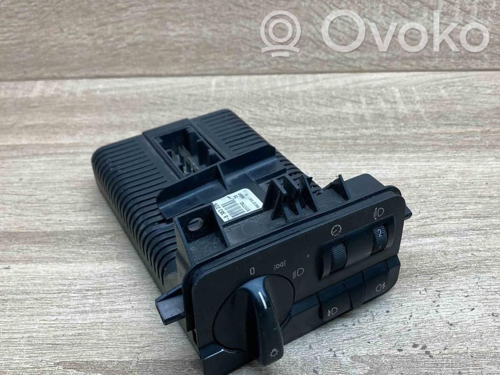 Light switch   8383226