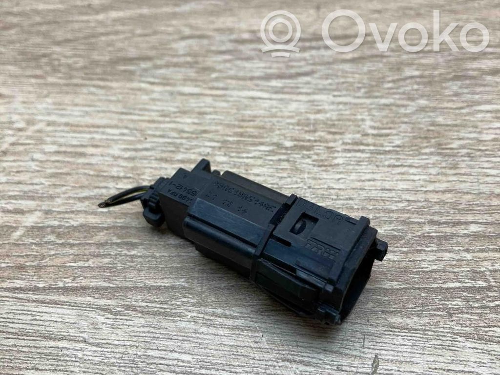 Ford Focus Tailgate/trunk/boot open switch 