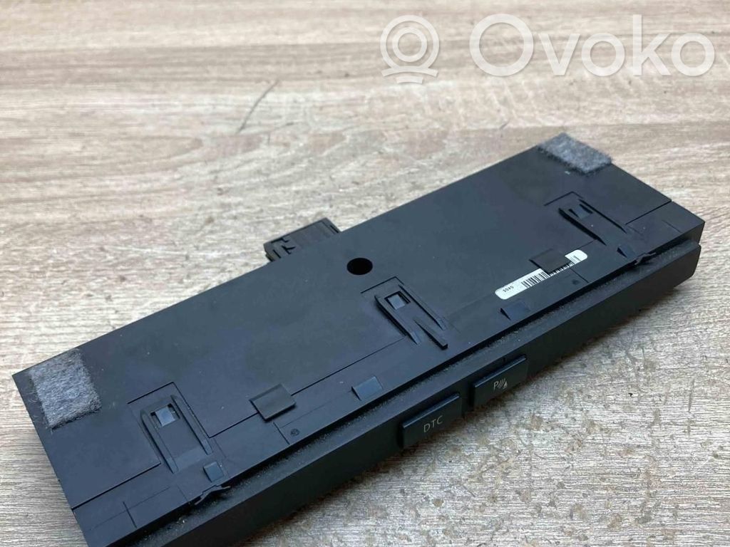 Parking (PDC) sensor switch   6952477