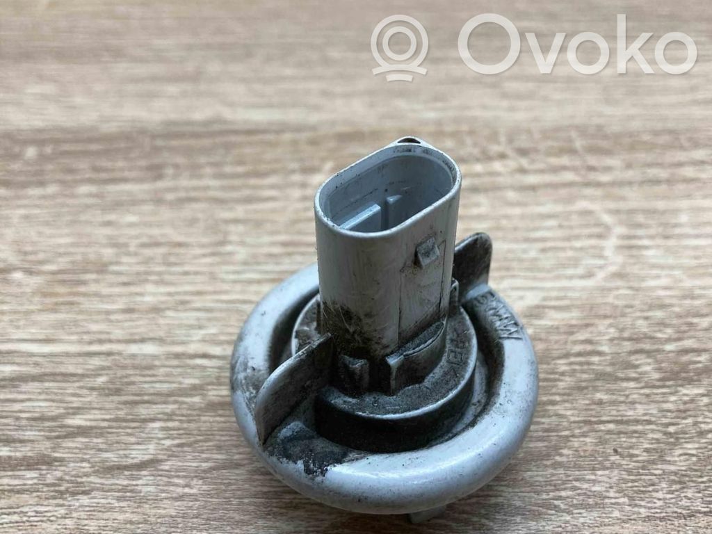 BMW 5 E39 Takavalon polttimon suojan pidike 