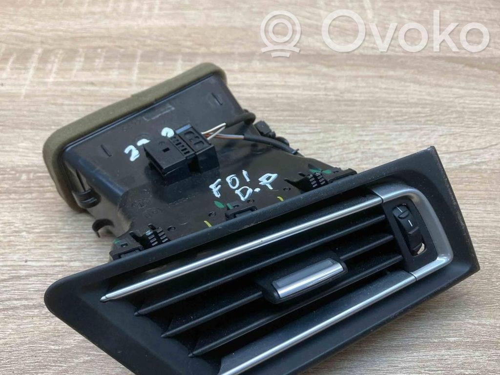 BMW 7 F01 F02 F03 F04 Kojelaudan sivutuuletussuuttimen kehys 