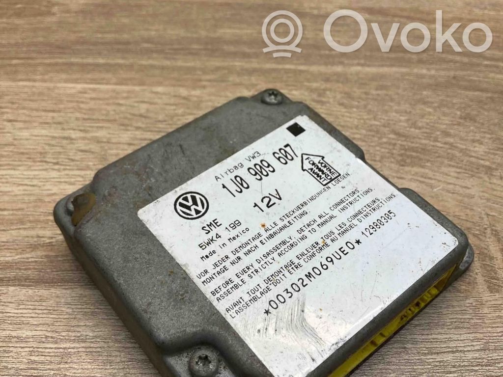 Volkswagen PASSAT B5 Sterownik / Moduł Airbag 