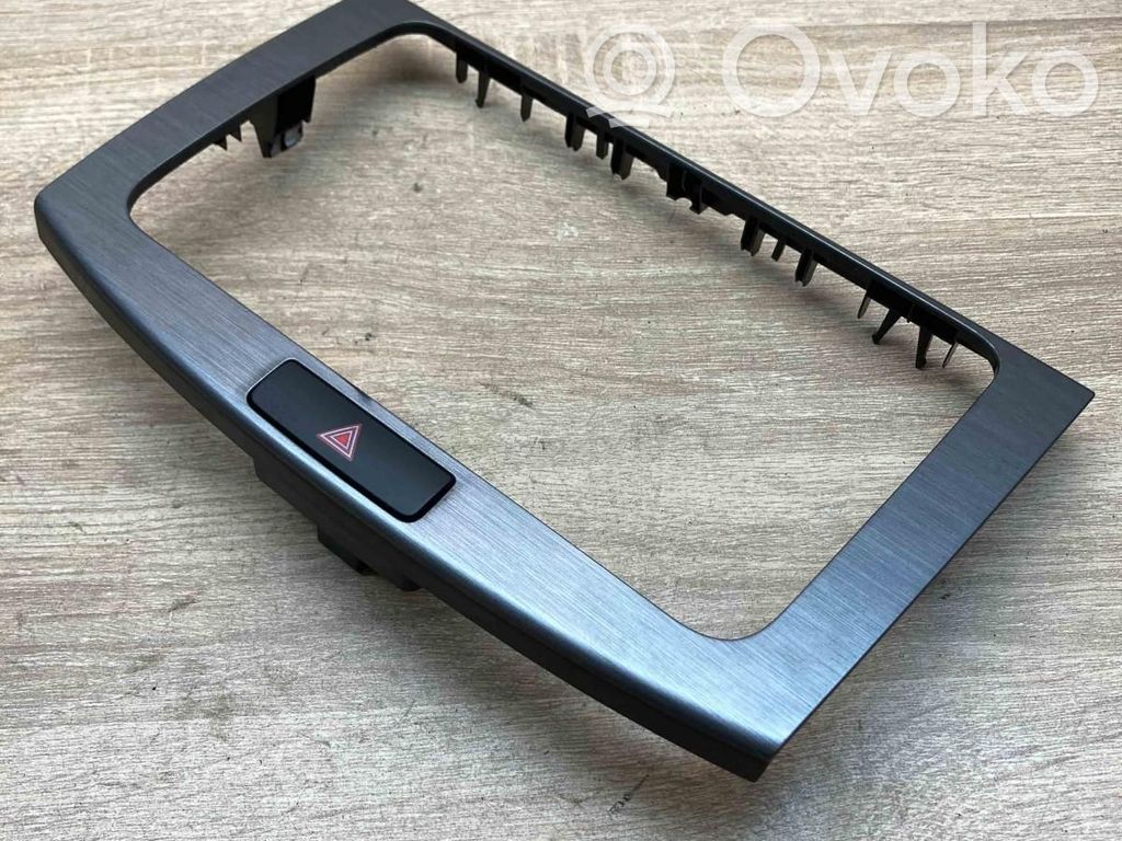 Volkswagen PASSAT B6 Mascherina unità principale autoradio/GPS 