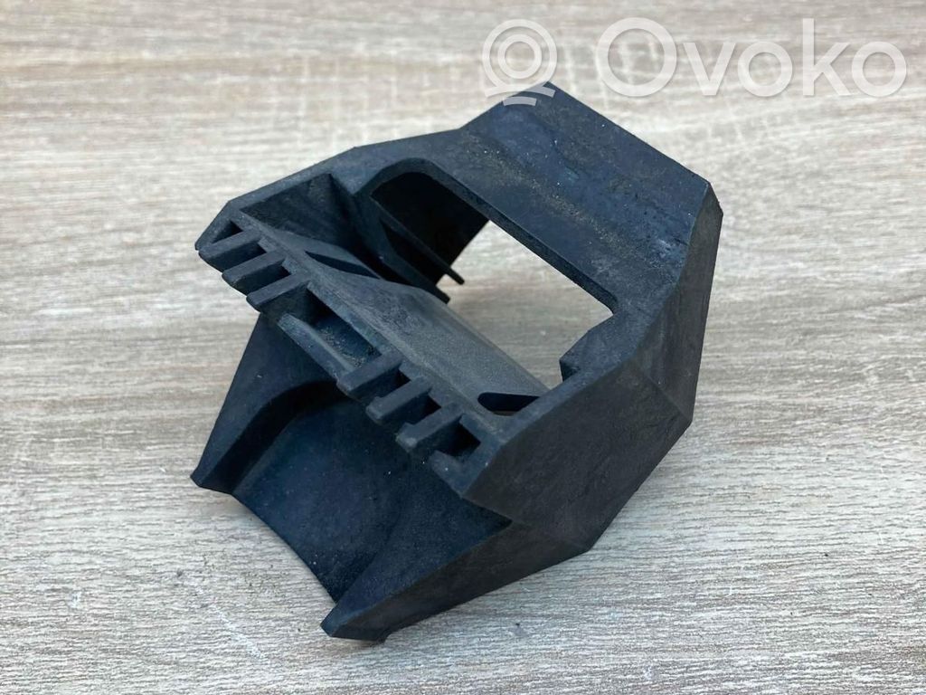 Radiator mount bracket   1436264
