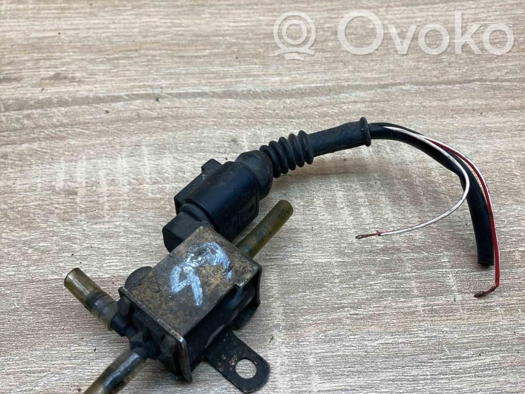 Audi A4 S4 B5 8D Zawór podciśnienia / Elektrozawór turbiny 