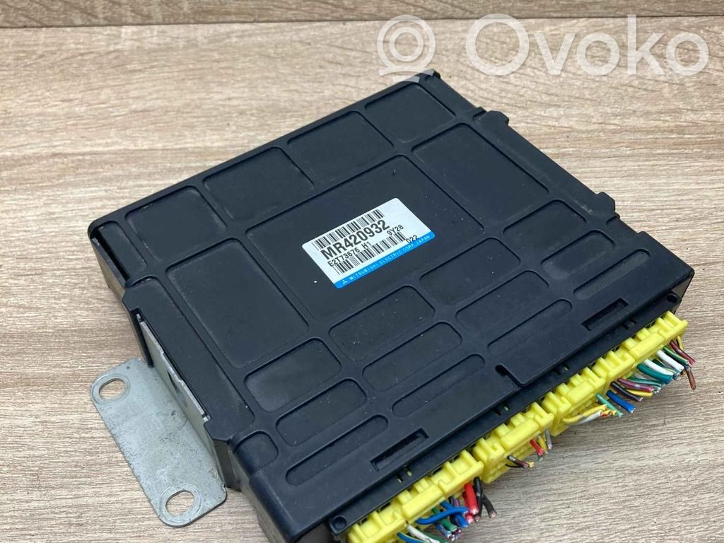 Engine control unit/module ECU   MR420932,E2T73676,9Y28