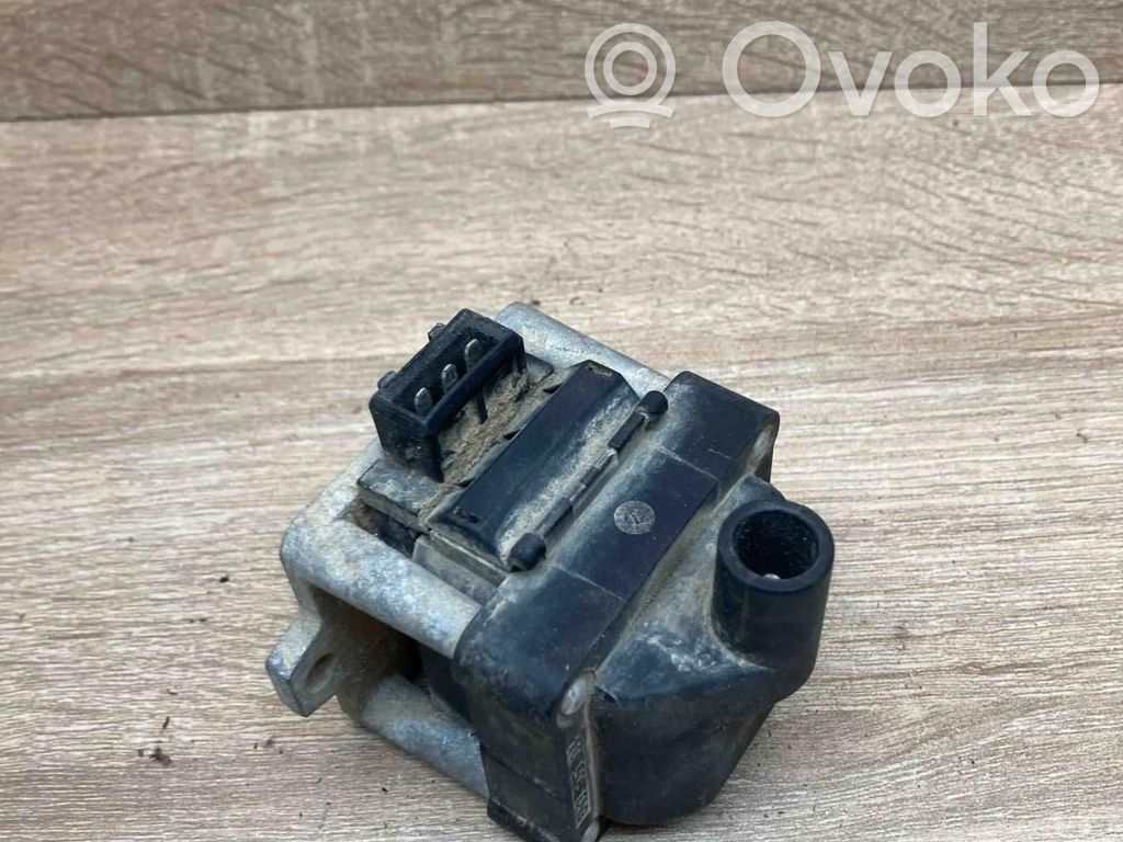 Volkswagen Polo II 86C 2F Bobina di accensione ad alta tensione 