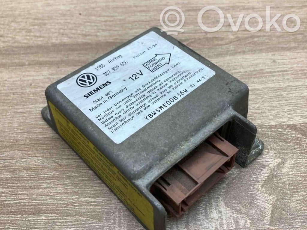 Volkswagen PASSAT B3 Sterownik / Moduł Airbag 