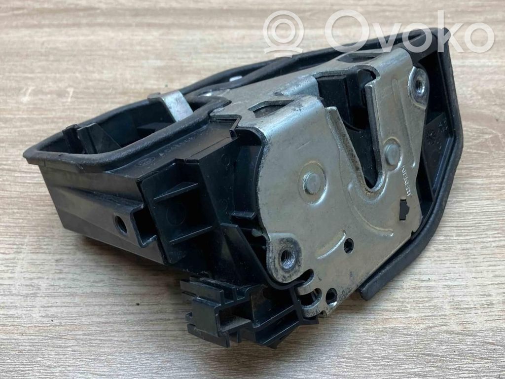 Priekšpusē slēdzene   7167074,A046998,FRONTRIGHT
