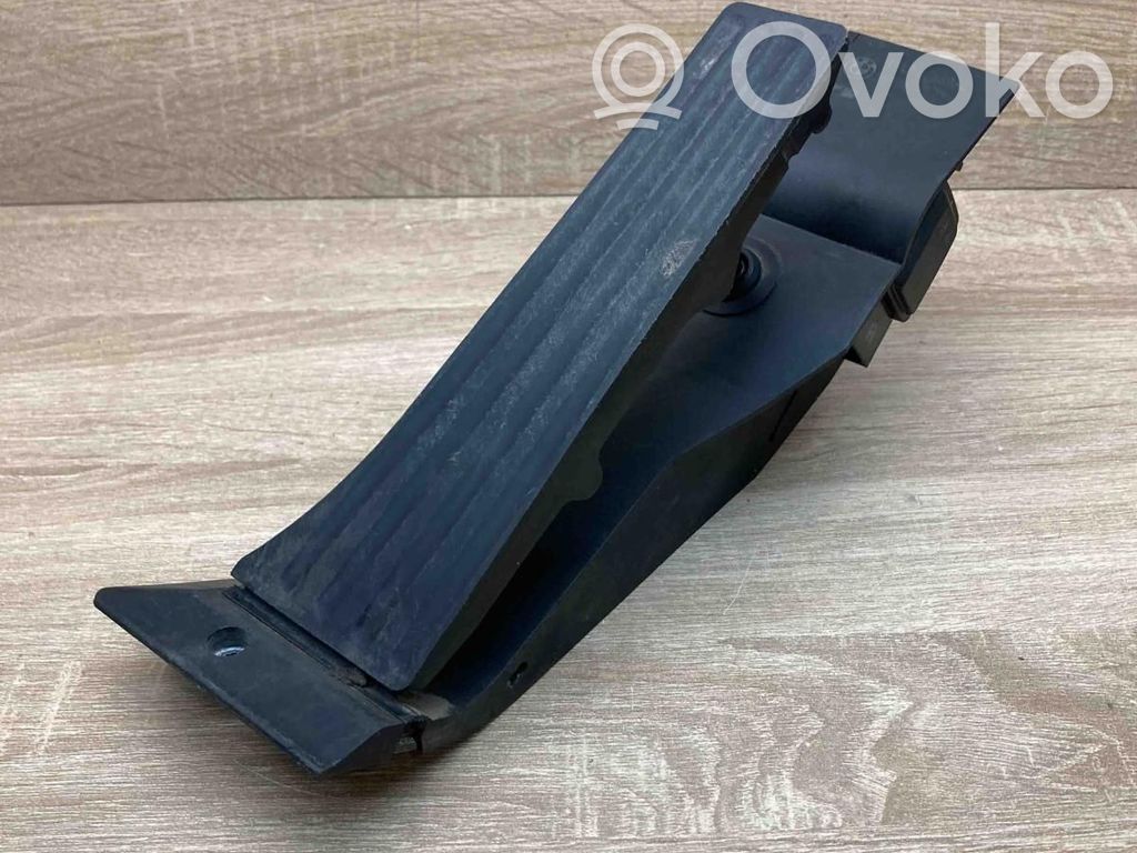 Akceleratoriaus pedalas   6766930,25916010