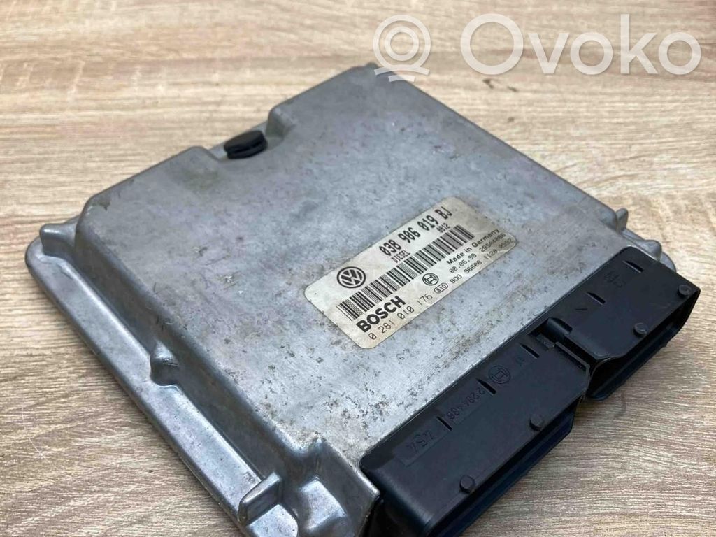 Volkswagen PASSAT B5 Unitate control motor/modul ECU 