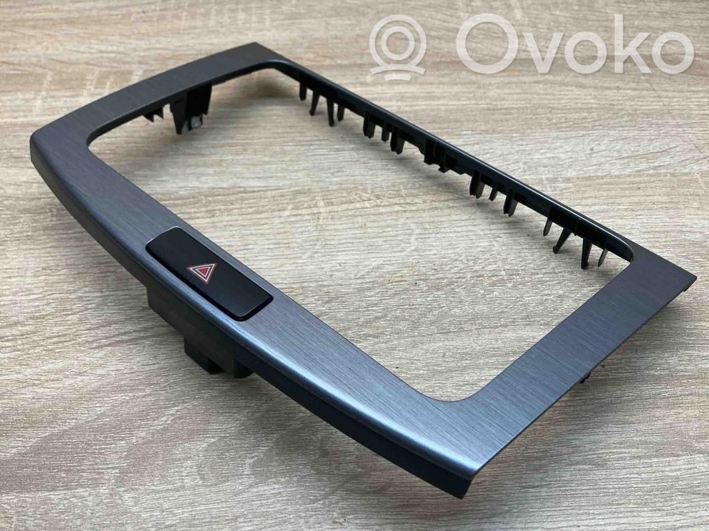 Volkswagen PASSAT B7 Konsola środkowa / Radio / GPS 