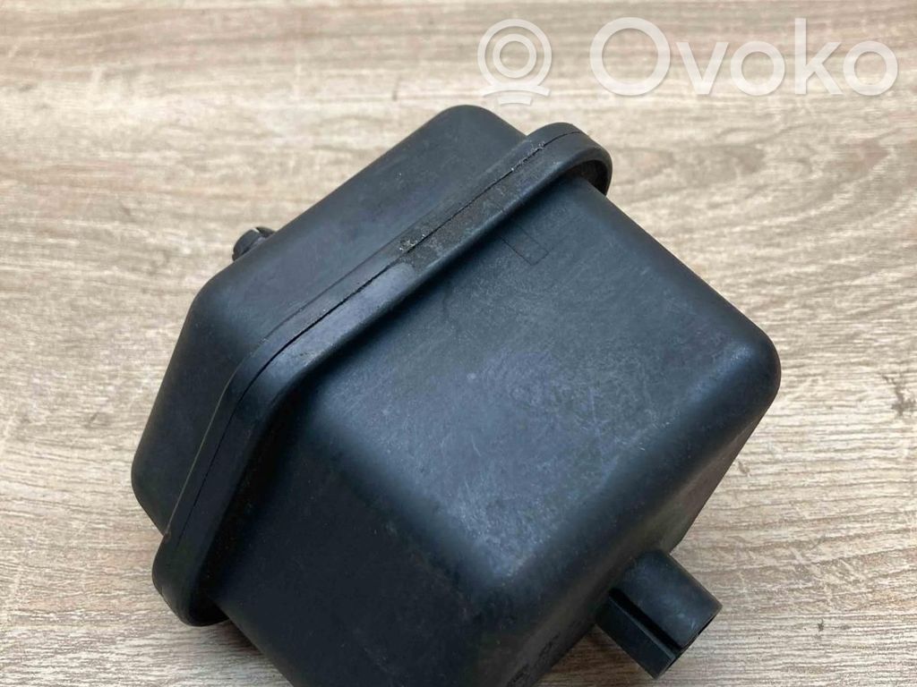 Volkswagen PASSAT B6 Rezervor aer vacuum 