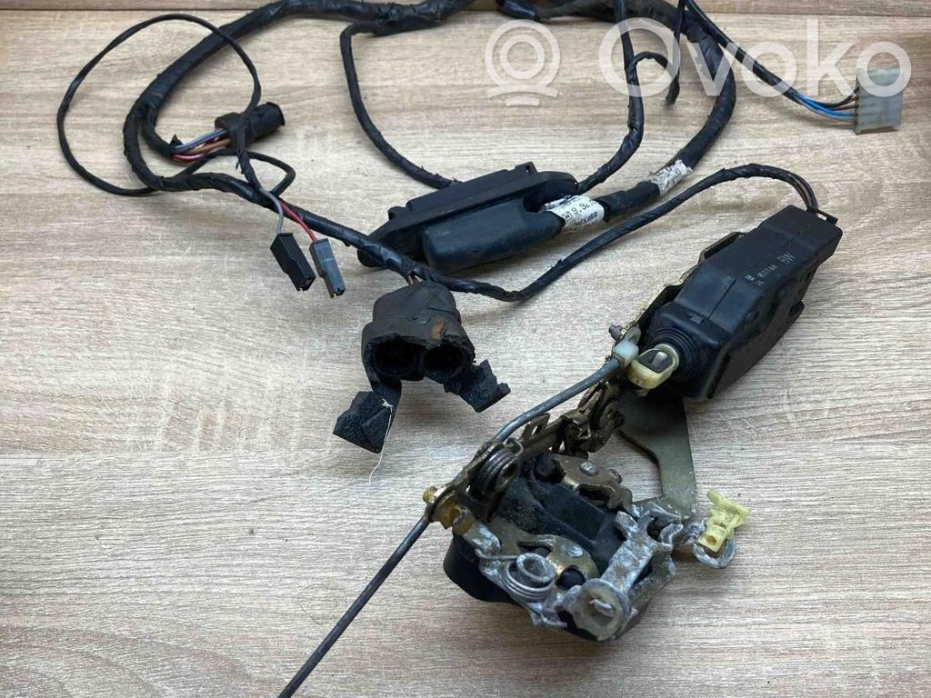 Opel Vectra A Front door lock 