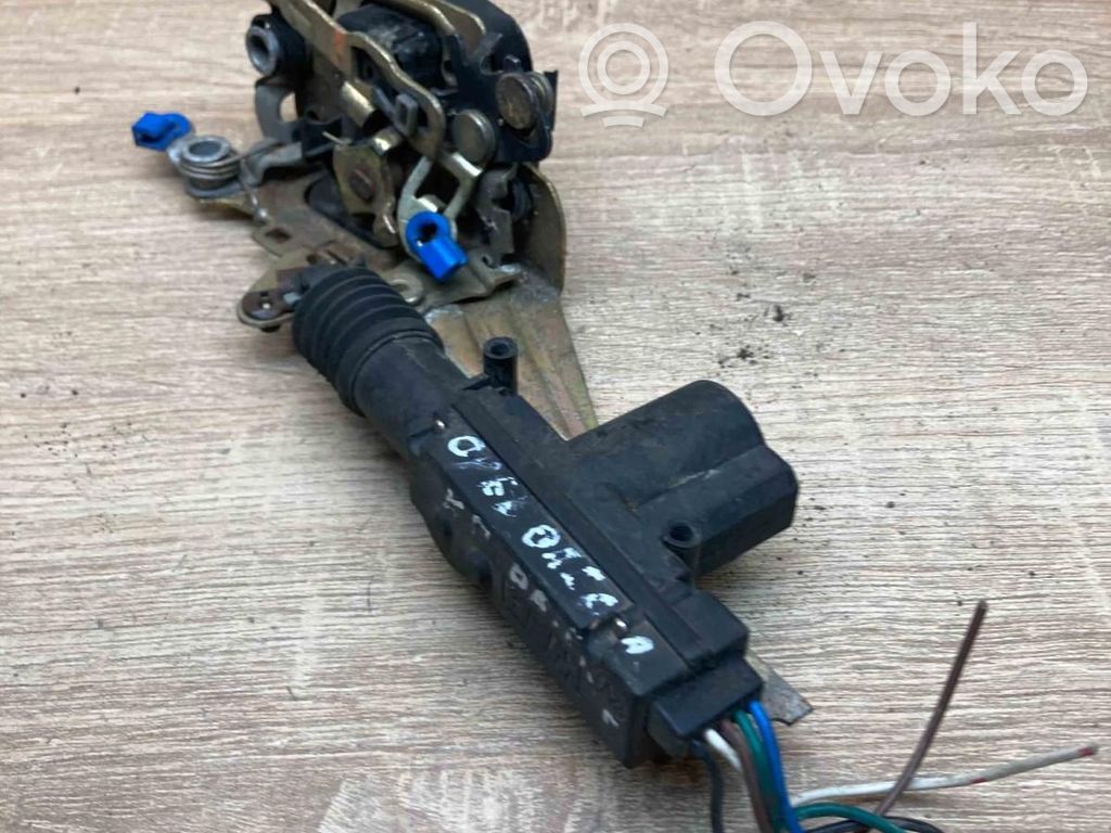 Opel Omega B1 Serratura portiera anteriore 