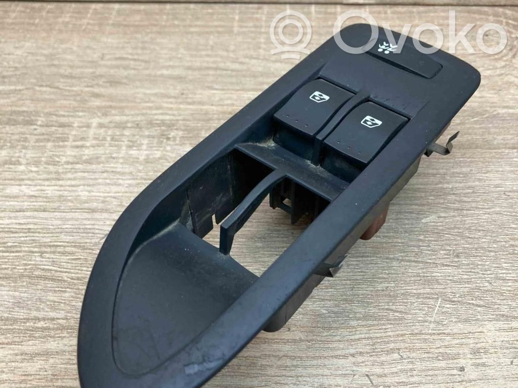 Renault Megane II Electric window control switch 