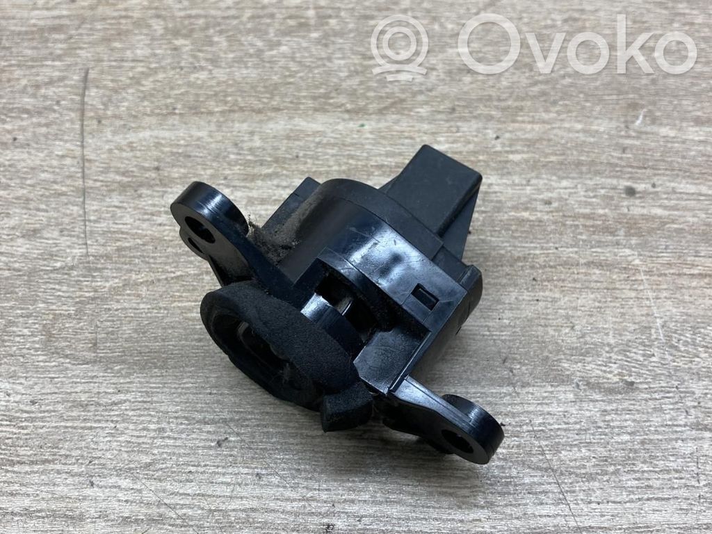 Interior temperature sensor   K7570B32T