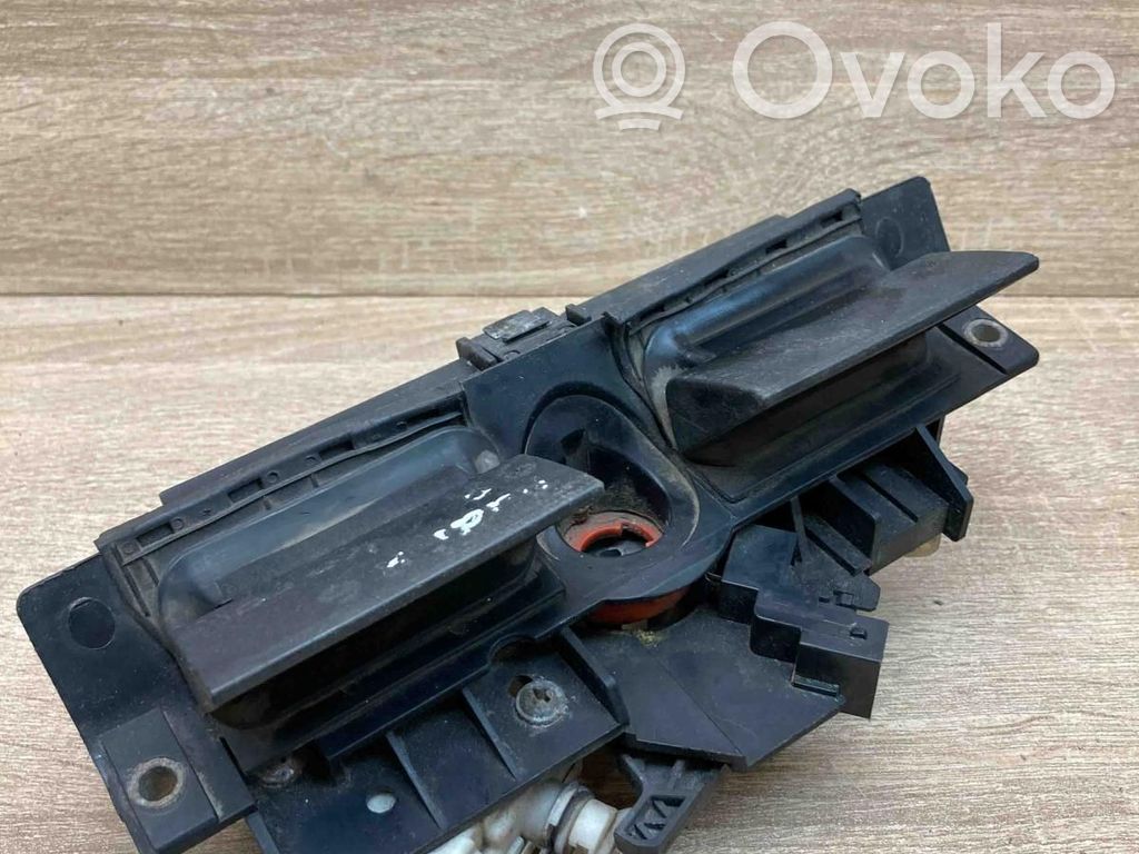 Uchwyt / Rączka zewnętrzna otwierania klapy tylnej / bagażnika   8D9827565C,4B0827585F