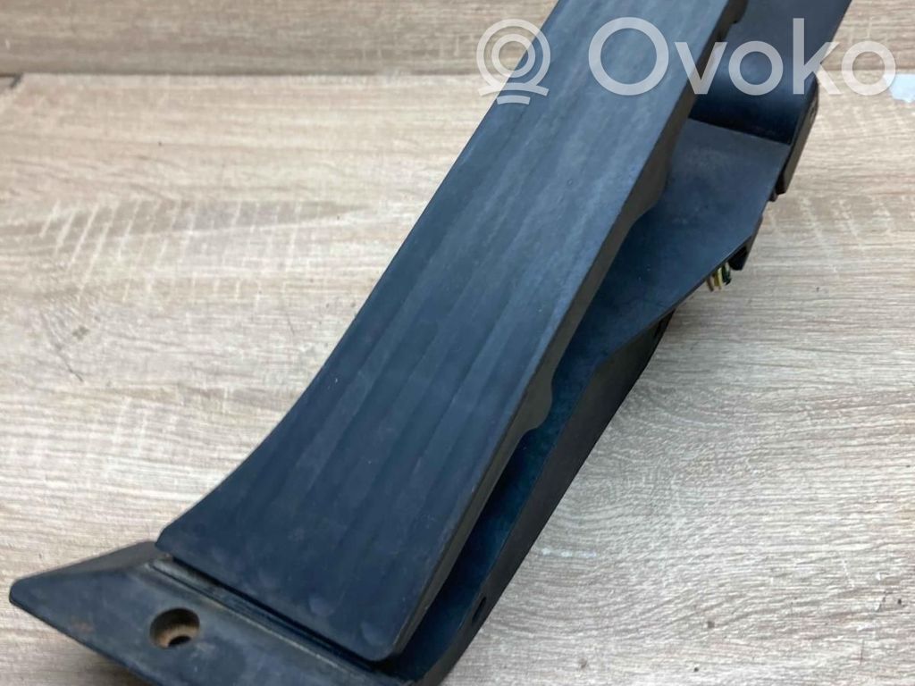 Akceleratoriaus pedalas   6772646,25946010,WITHPLUG