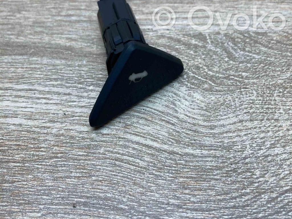 Ford Focus Tailgate/trunk/boot open switch 