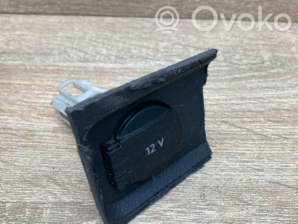 Audi A4 S4 B6 8E 8H Cigarette lighter front 