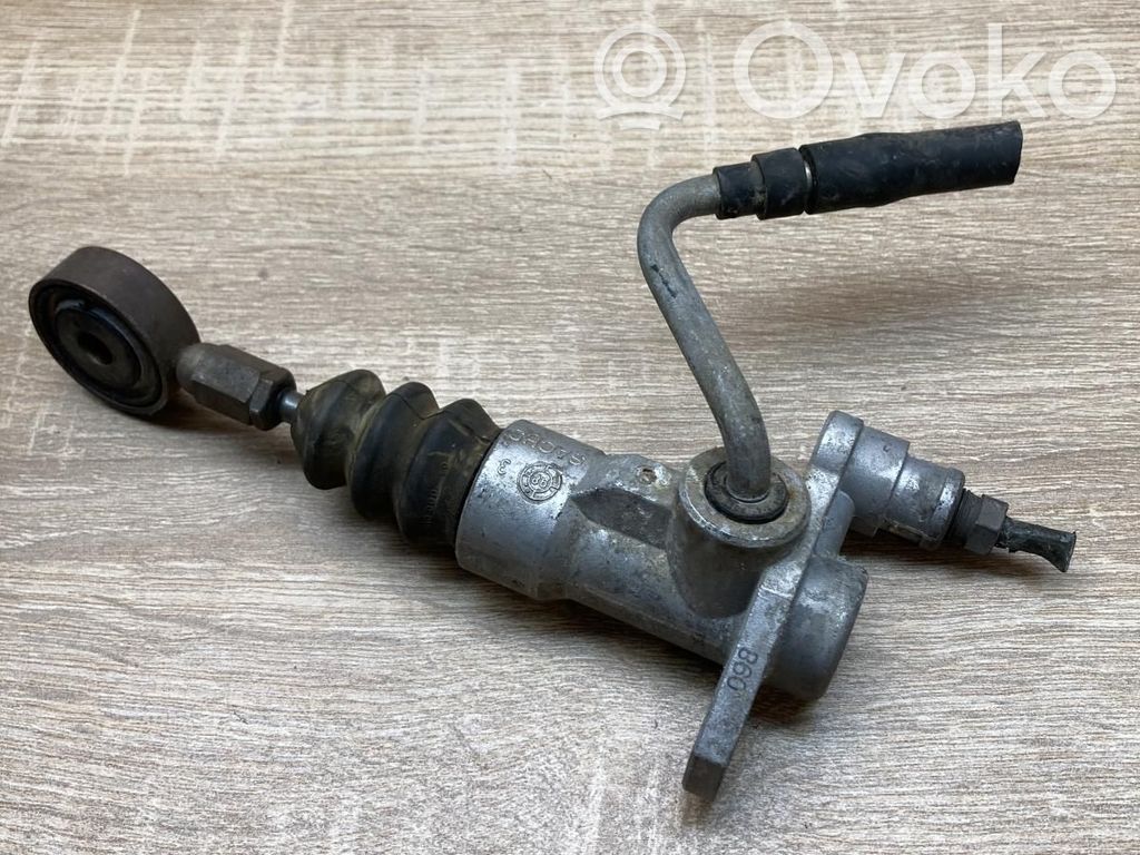 Audi A4 S4 B5 8D Maître-cylindre d'embrayage