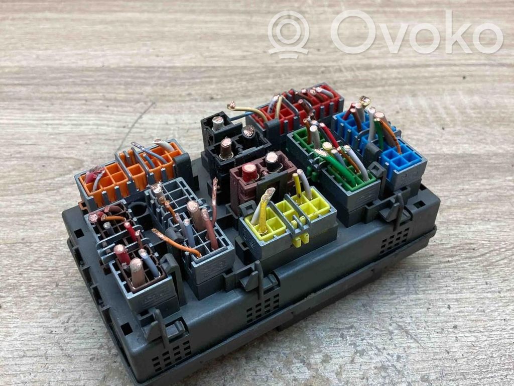 Peugeot 306 Fuse module 