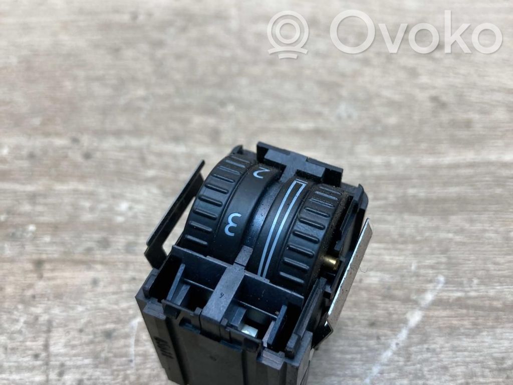 Volkswagen PASSAT B7 Comutator control nivel faruri 