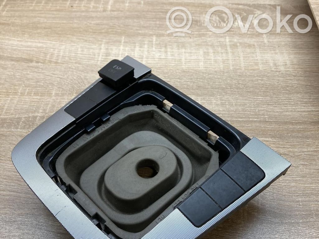 Volkswagen PASSAT B6 Rivestimento in plastica cornice della leva del cambio 