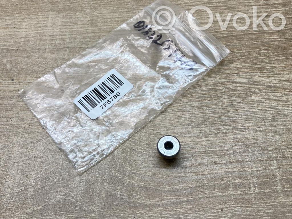 Mutterit/pultit   018321377B