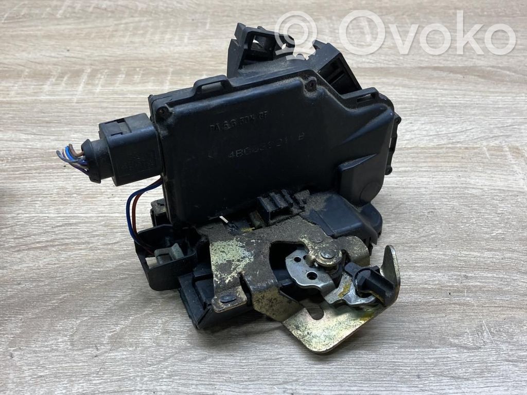 Audi A6 S6 C5 4B Zamek drzwi tylnych 