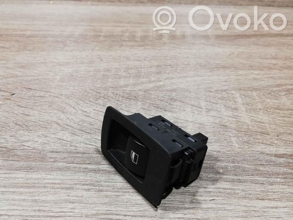 Electric window control switch   6952001