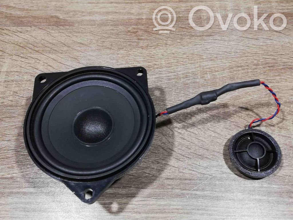 Panel speaker   915186401,18820010,694973604