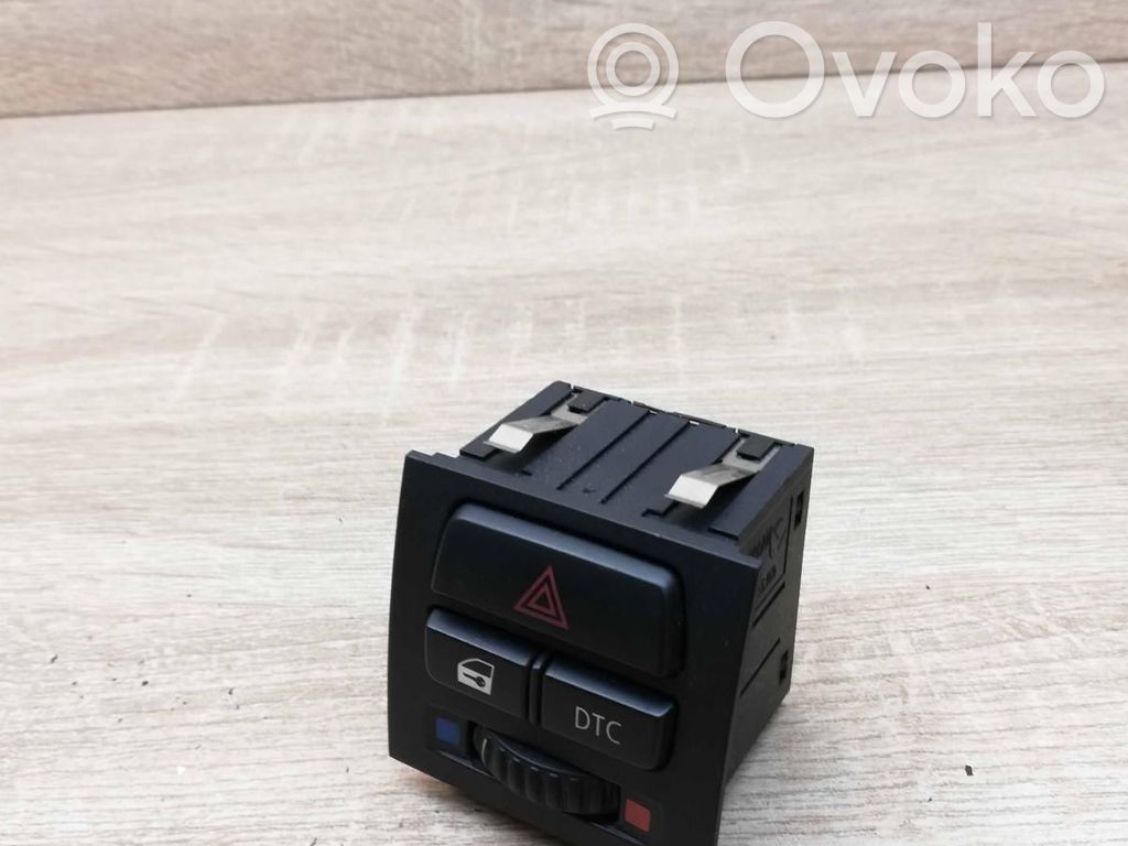 Hazard light switch   6945652