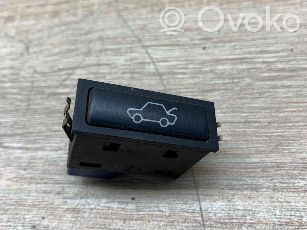Tailgate opening switch   8365579