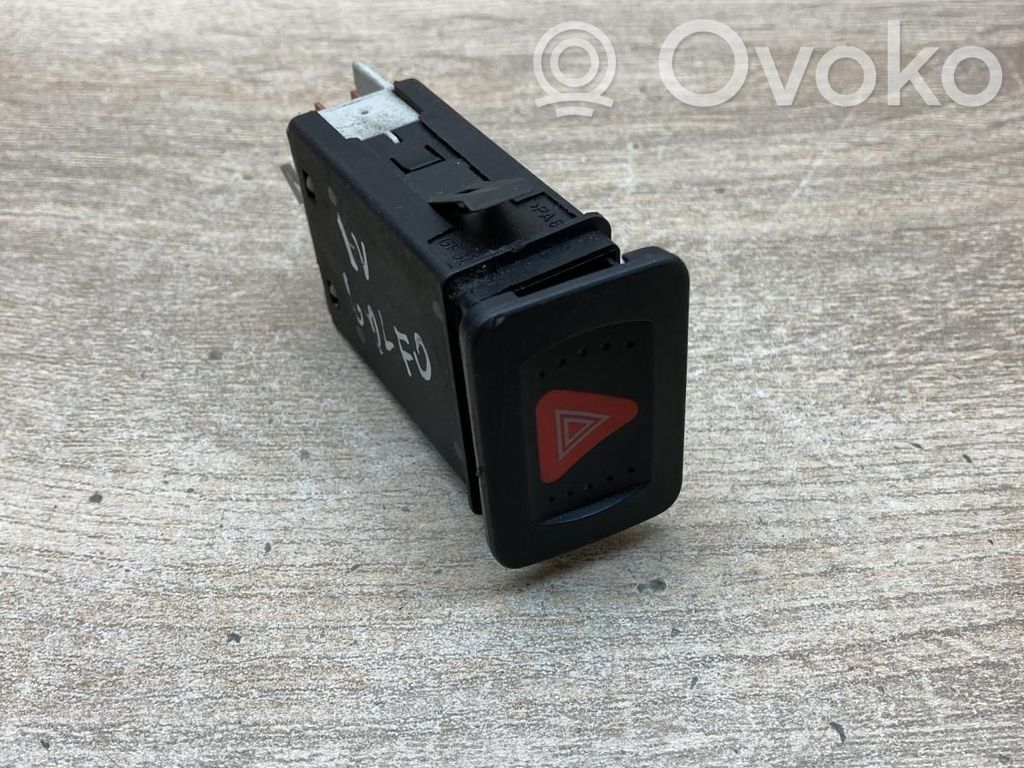 Volkswagen Golf IV Interruttore luci di emergenza