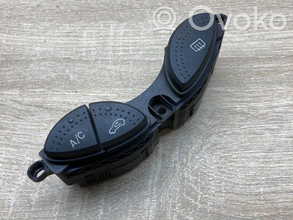 Ford Focus Tuulilasinlämmittimen kytkin 
