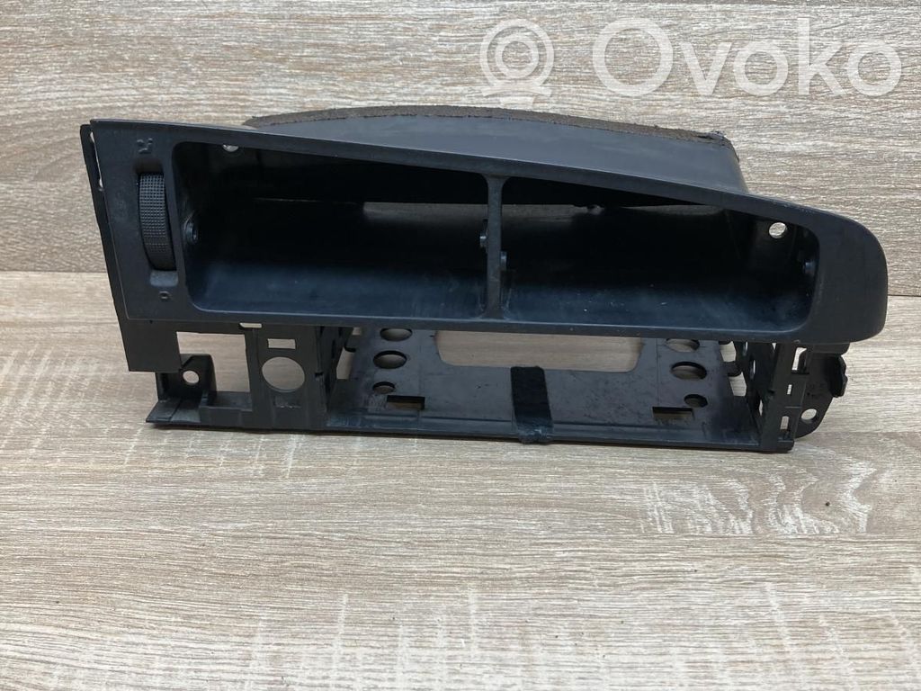 Volkswagen Golf III Dysze / Kratki środkowego nawiewu deski rozdzielczej 