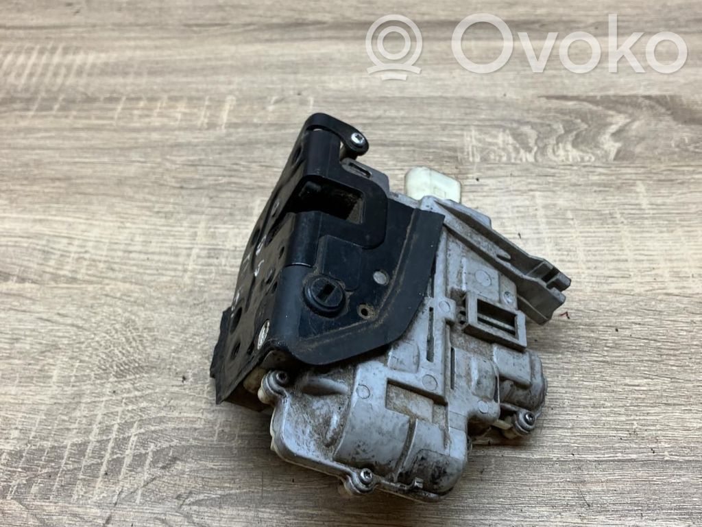 Volkswagen PASSAT B6 Încuietoare ușă spate 