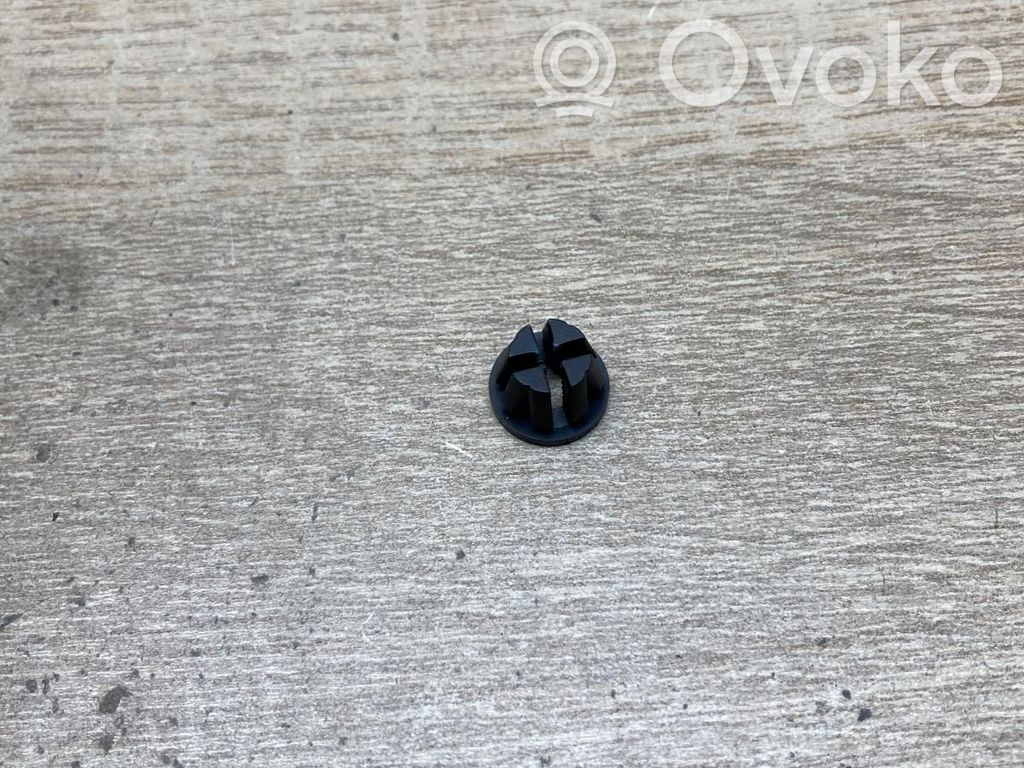 Moldura de la puerta trasera   4013454