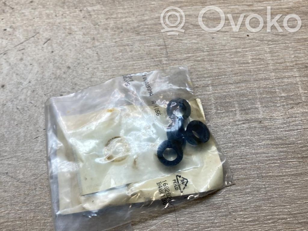 Osłona górna silnika   A6069970081,4PCS