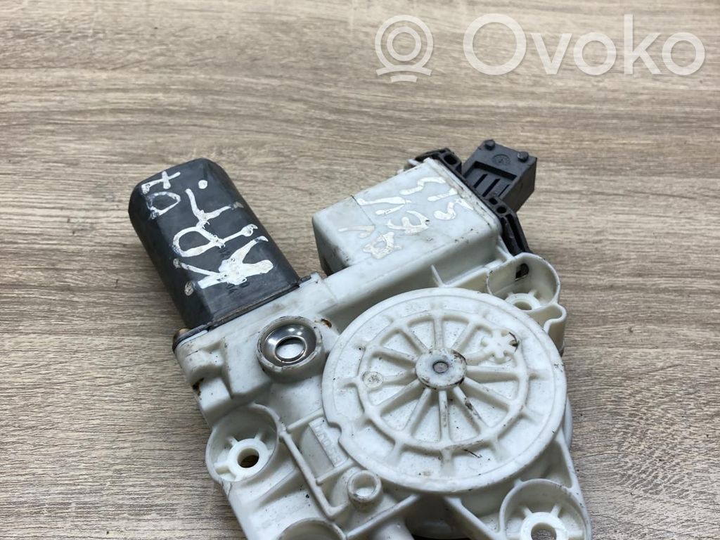 Toyota Avensis T250 Motor macara geam ușă spate 