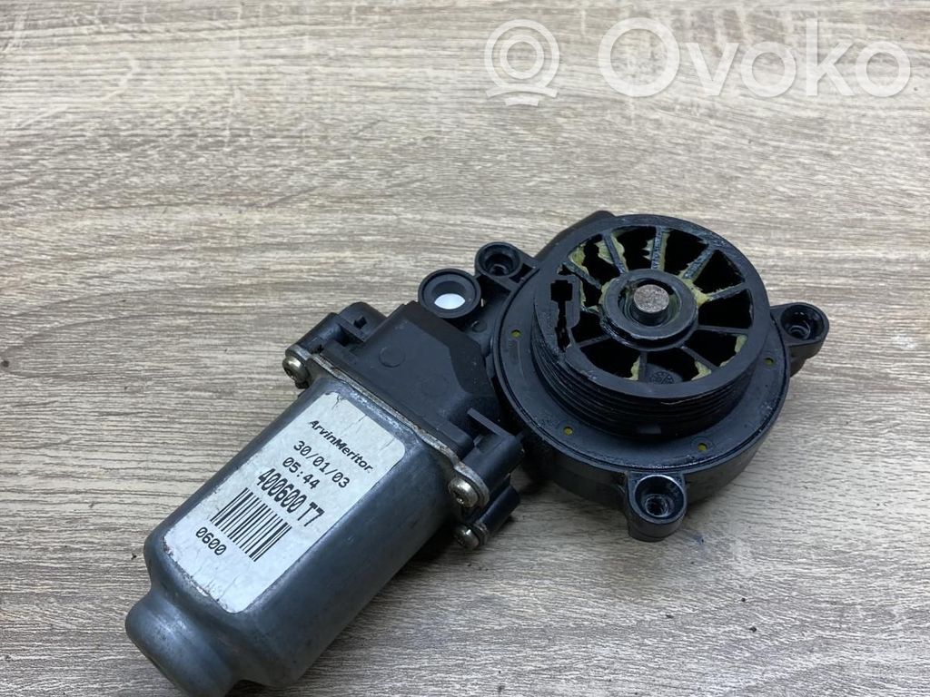 Nissan Almera Tino Motorino alzacristalli della portiera anteriore